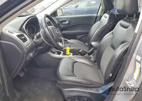 2018 Jeep Compass Latitude z USA, uszkodzony, nr VIN 3C4NJDBB8JT433949